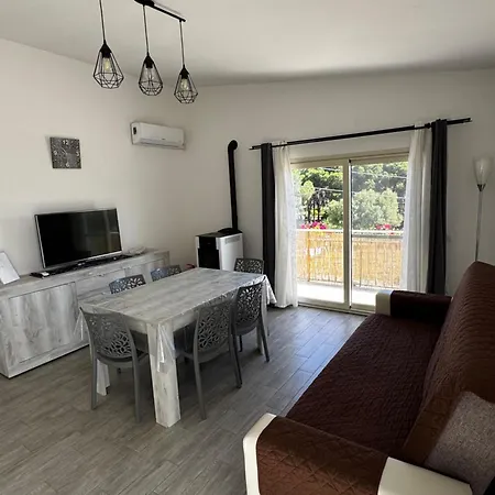 Casa Mar Di Levante * سينيسكولا